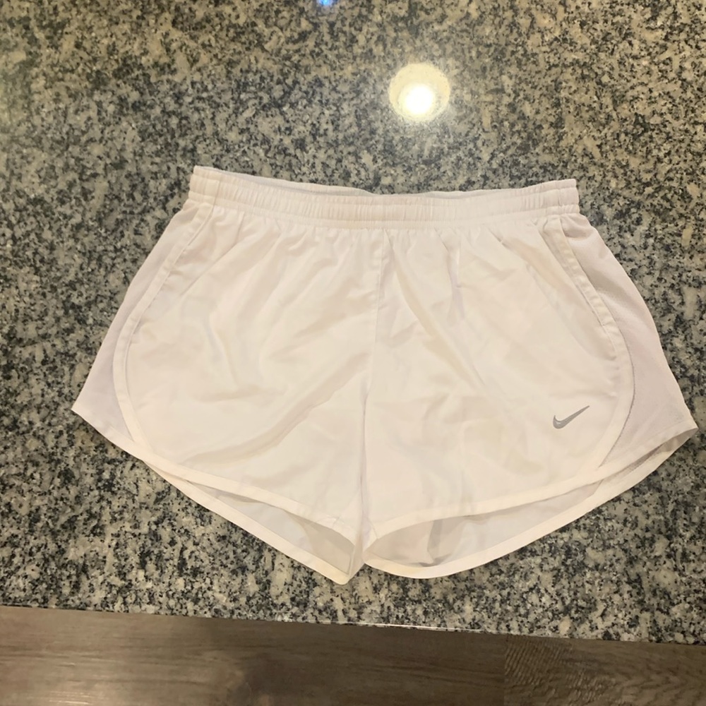 DRI- FIT Women’s shorts, Medium size and White.